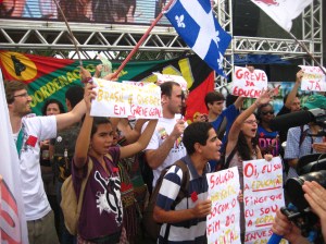 Devant la grand place de la 3e assemblée, vendredi, 22 juin 2012.